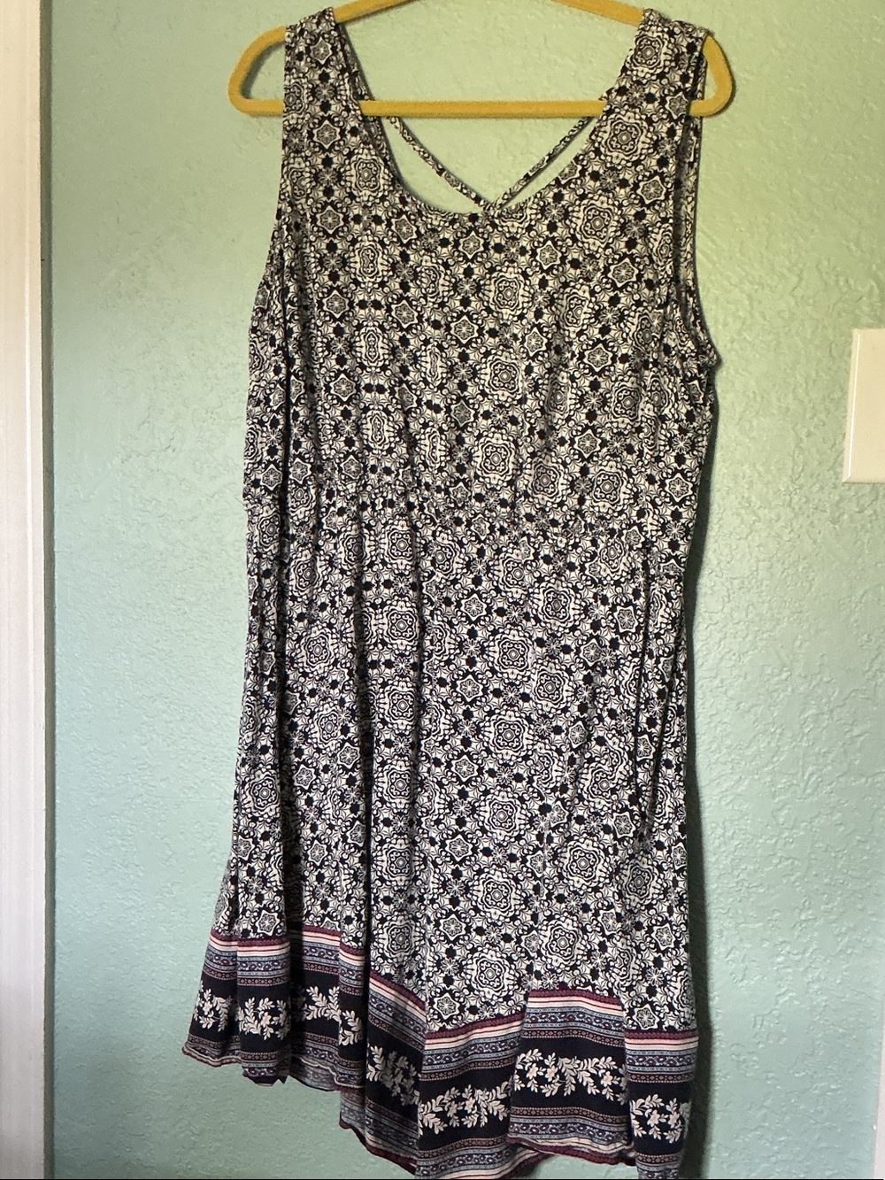 Black & White Sleeveless Patterned Summer Dress 3x lightweight V back and V hem